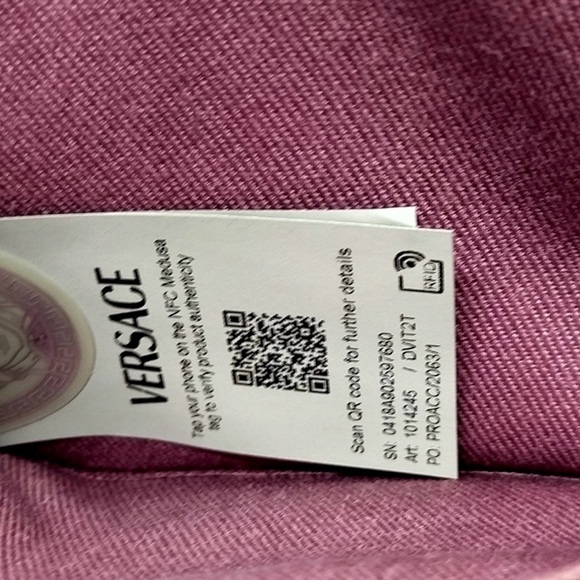 ✨🛍️ Versace Black Leather La Medusa Shoulder Bag - Picture 8 of 9